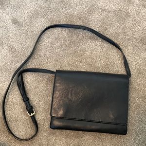 Carly Jean Los Angeles Viola clutch - black